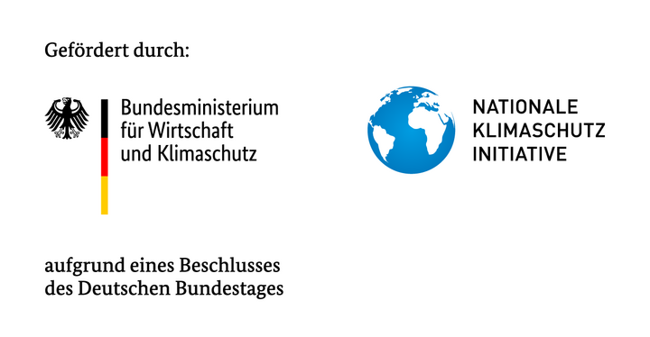 Die nebeneinander stehenden Logozeichen des BMWK (Adler und Farbcode) und der NKI (blau-weiße Erdkugel) 